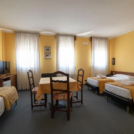 ホテル Siros ヴェローナ