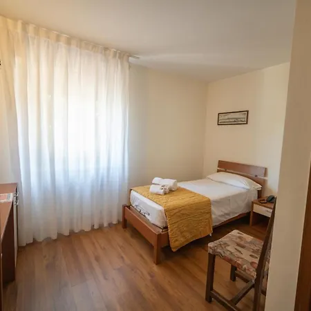 Ξενοδοχείο Siros Βερόνα